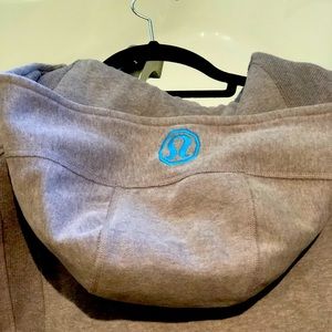 Oversized gray jacket with turquoise accents, full zip, Breast pocket